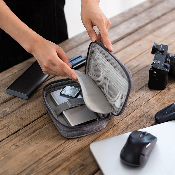 Petite trousse pratique pour câble et chargeur