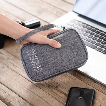 Petite trousse pour câble et chargeur